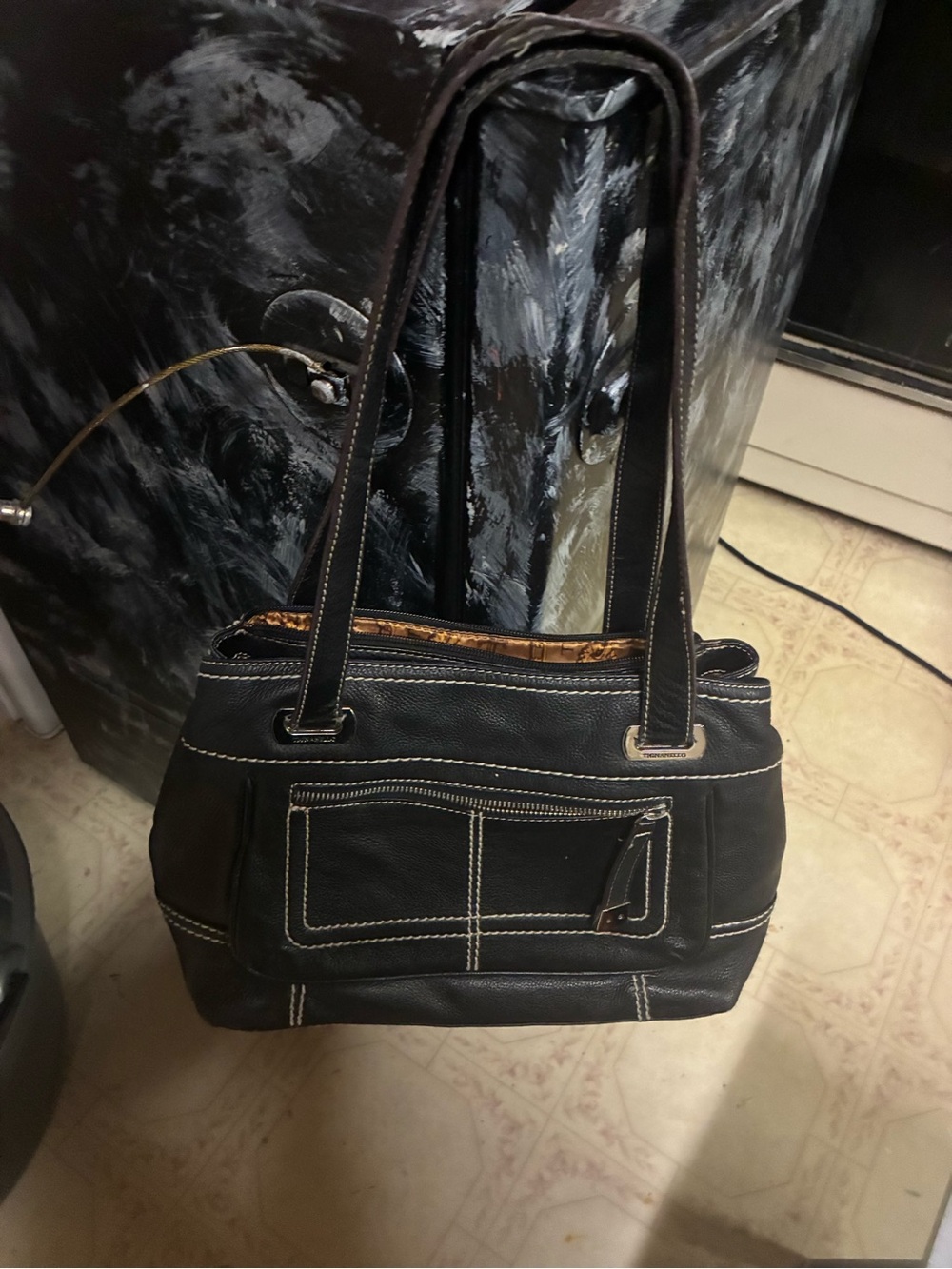 Tignanello Black Leather Shoulder Bag with Contrast Stitching